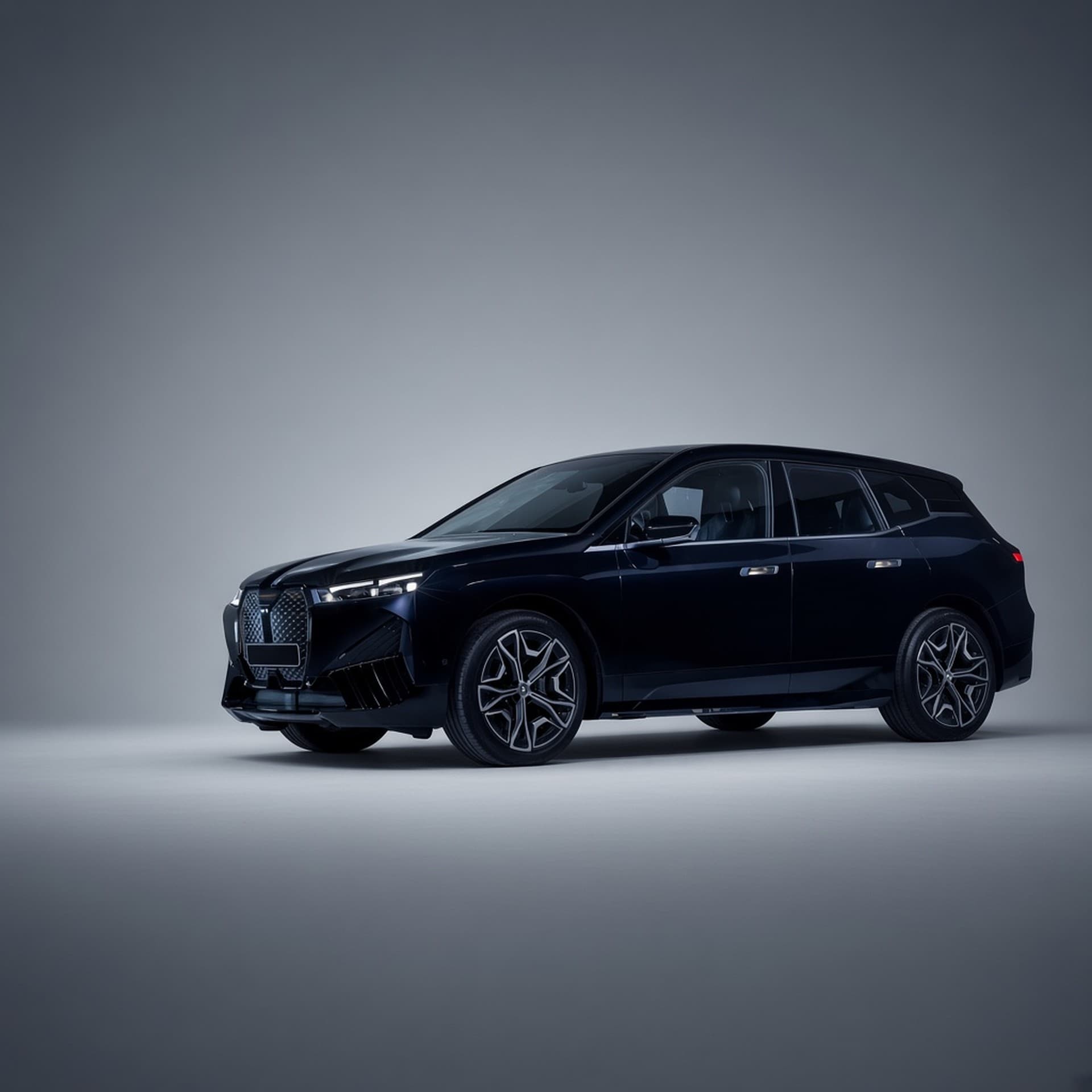 BMW · iX